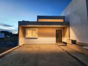 Venta casa de una planta coto privado Xaramá Poniente...