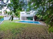 VENTA CASA DENTRO DE CLUB DE GOLF LA CEIBA EN AV PRINCIPAL