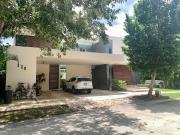VENTA CASA DENTRO DEL YUCATAN COUNTRY CLUB