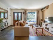 VENTA Casa desarrollada en planta alta con cochera....