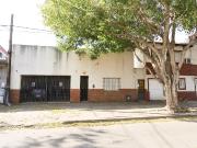 Venta Casa dos dormitorios a reciclar. Barrio Cinco Esquinas
