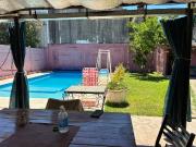 VENTA CASA DOS DORMITORIOS CON PATIO Y PISCINA