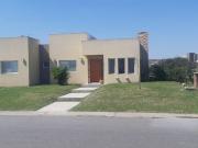 Venta Casa en 1 planta Jardin y Pileta