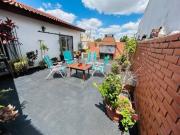 Venta/ Permuta Casa en 2 Plantas de 6 amb. dúplex...