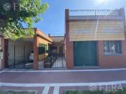 Venta casa en 3 ambientes con local, cochera y fondo...