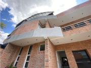 VENTA CASA EN ALTO HATILLO URB. CERRADA