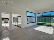 Venta Casa en Barrio La Esperanza Club de Campo Pilar