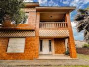 Venta casa en block en barrio Acantilados