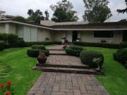 VENTA CASA EN BOSQUES DE LAS LOMAS, DOS FRENTES,...