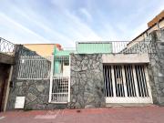 Venta Casa en calle Itallia 3 dormitorios, cochera y patio