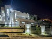VENTA CASA EN CARLOS PAZ HERMOSA Y MINIMALISTA