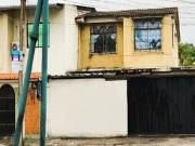 VENTA CASA EN CDLA. LA RONDA PARA REMODELAR