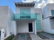 VENTA CASA EN CLÚSTER CON BALCÓN Y JARDÍN L. DE...