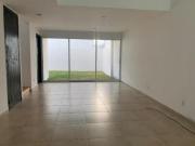 VENTA CASA EN CLÚSTER CON BALCÓN Y JARDÍN L. DE...