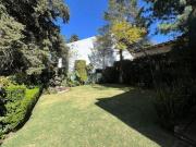 Venta casa en condominio con jardín y 6 estacionamientos...