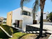 Venta casa en cumbres de lago juriquilla condominio con...