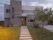 VENTA CASA EN EL CANTÓN