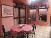 VENTA CASA DE 3 PISOS 3 COCHERAS Y EL PISO 3 ES DPTO...