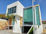 VENTA! CASA EN ESQUINA DE 4 NIVELES, CENTRO SUR,...