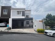 Venta Casa en esquina Las Lomas privadas