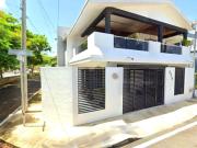 VENTA CASA EN ESQUINA REMODELADA CON 4 REC?MARAS PISCINA...