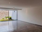 VENTA CASA EN FRACCIONAMIENTO BOSQUES DE ZAVALETA