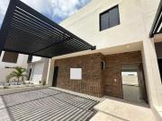 Vendo Nueva casa en Residencial Rio de 3 Rec con Baños...