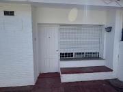 VENTA CASA EN GRANADERO BAIGORRIA CON JARDIN