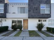 VENTA CASA EN JURIQUILLA EN CONDOMINIO CON CUARTO DE...