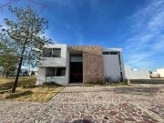 VENTA CASA EN LA CAMPIÑA, GRAN JARDÍN, LEÓN, GUANAJUATO