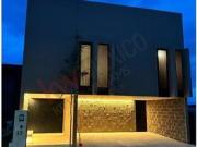 VENTA CASA EN LA VISTA DENTRO DE LA COFRADÍA CON ROOF...