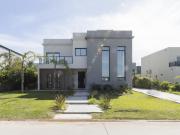 Venta Casa en Lagos de Canning 4 amb 2 plantas jardín...