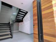 VENTA CASA EN LOMAS DE JURIQUILLA CON DOBLE ALTURA...