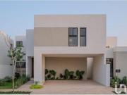 VENTA CASA EN NORTE DE MÉRIDA, ZONA DE CONKAL, YAAXBEH