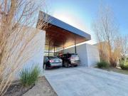 Venta Casa en planta baja con cuatro dormitorios,...