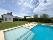 Venta Casa en planta baja de tres dormitorios con pileta...