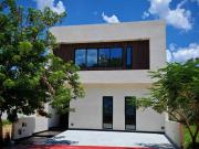 VENTA CASA EN PRIVADA ALTOZANO