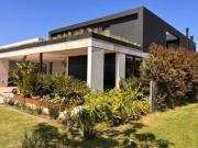 Venta casa en Puertos con 5 dormitorios y fondo a la laguna