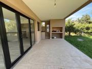 VENTA CASA EN ROLDAN 2 DORM, PILETA Y COCHERA
