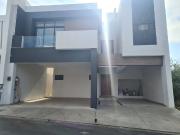 Casa en venta en Los Cristales, Monterrey, Nuevo León