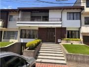 Venta casa en Simon Bolivar apta para vivir o para negocio