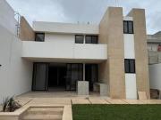 Venta Casa en Temozon Norte Merida en privada residencial