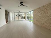 Venta Casa en Xcanatun Merida Privada El Origen Equipada