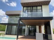 Venta Casa en Yucatan Country Club privada Kilil con...