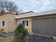 VENTA CASA ESQUINA 2 DORM CON PILETA EN COSQUIN