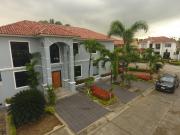 VENTA CASA ESQUINERA SAMBORONDON PISCINA /JACUZZI URB...