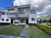 Venta. Casa esquinera ubicada dentro de Conjunto sector...