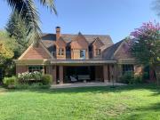 VENTA CASA ESTILO INGLÉS FRENTE AL SANTIAGO COLLEGE, LOS...