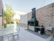 Venta casa estilo tríplex 5 ambientes con jardín y...