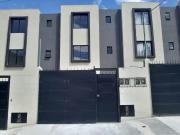 Venta Casa Familiar de 3 Pisos en San José de Morán